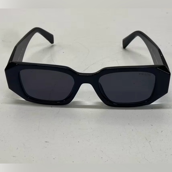 Prada sunglasses - Picture 1 of 11